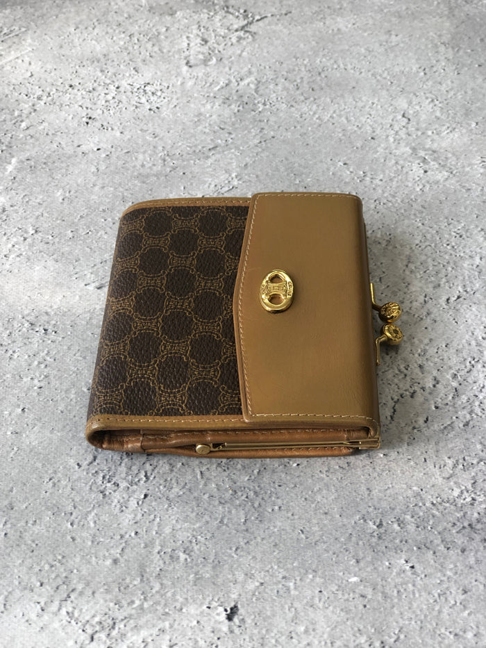 CELINE Blason Metal Clasp Folded Wallet Brown Vintage ru4mv4