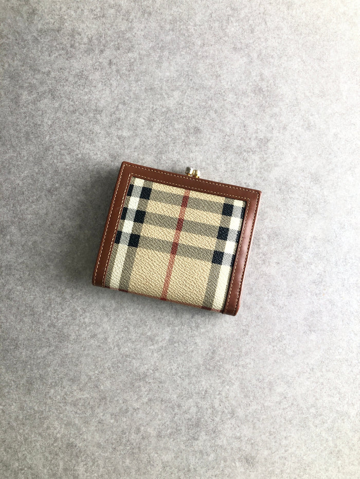 BURBERRY Classic Check Metal Clasp Folded Wallet Beige Vintage rbt4e5