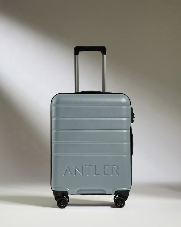 a suitcase with handle and handle