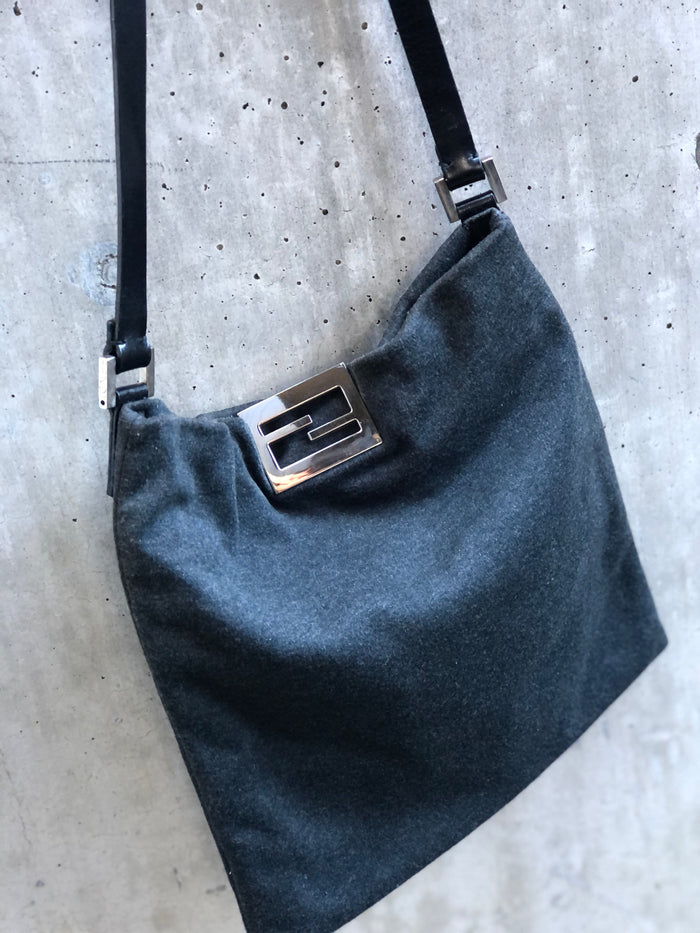 FENDI Logo Knit Shoulder bag Gray Old Vintage 3sngg3
