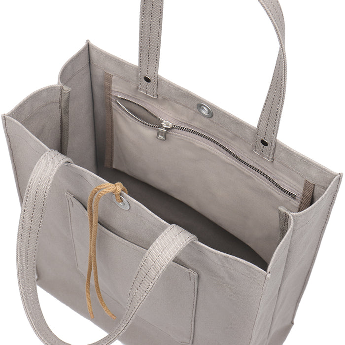 Inner pocket with a zipper