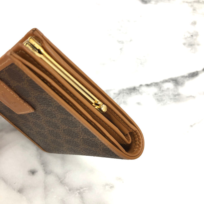 CELINE Macadam Blason Clasp Wallet Brown 6warf7