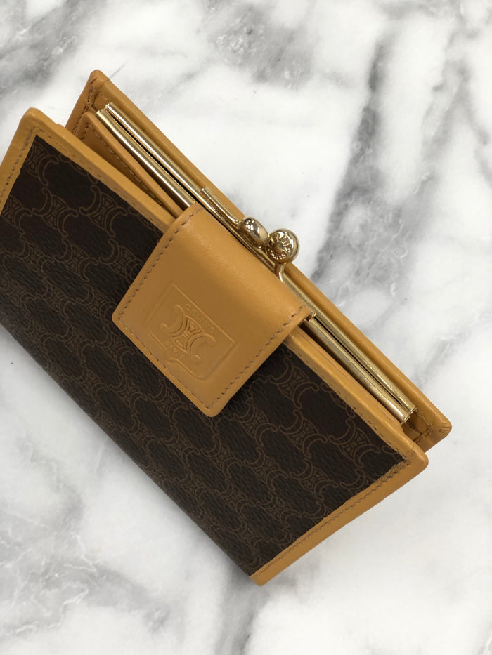 CELINE Macadam Blason Clasp Wallet Brown uphxmp