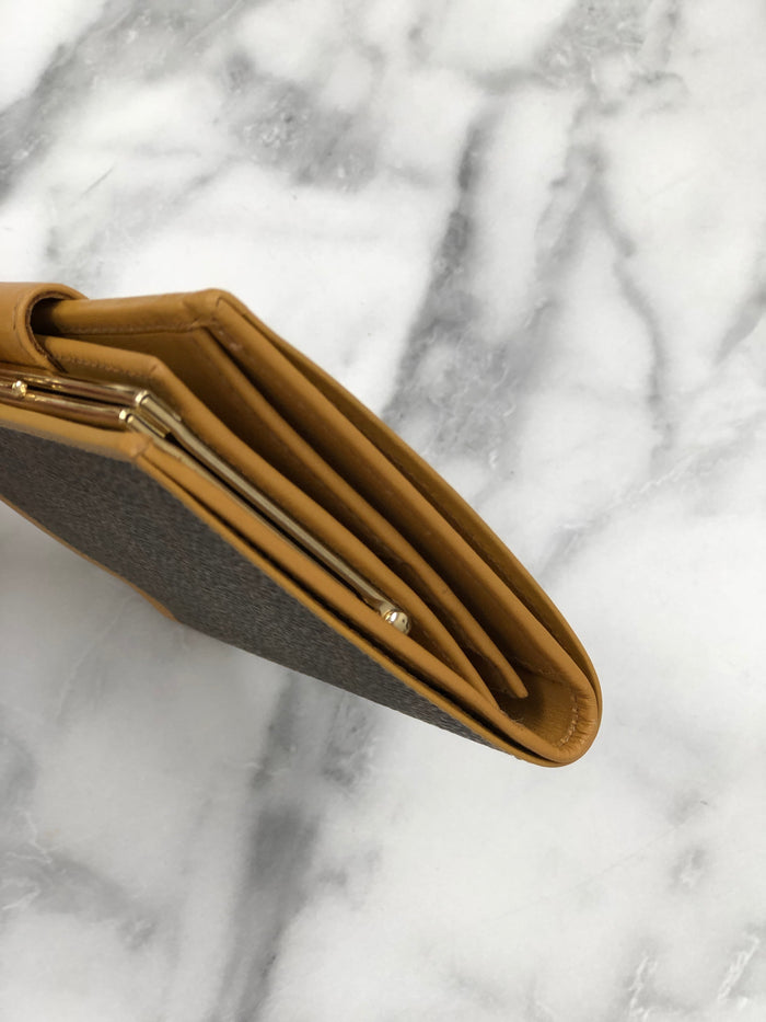 CELINE Macadam Blason Clasp Wallet Brown uphxmp