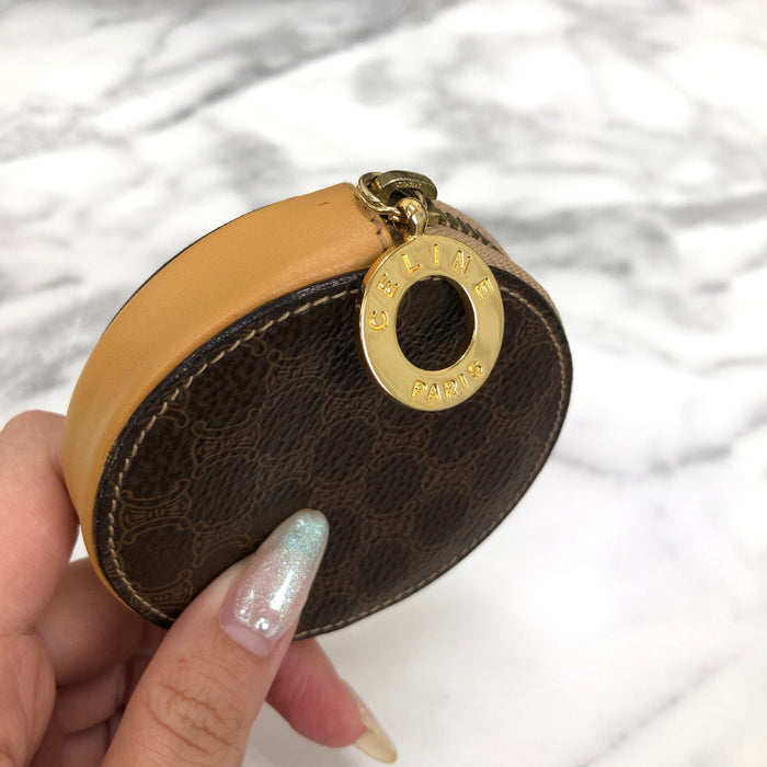 CELINE  Macadam Coin purse Circle logo charm Brown PVC Leather v88hjx