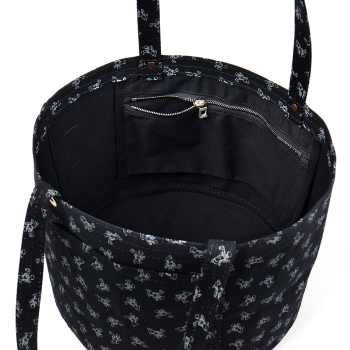 Inner pocket with a zipper