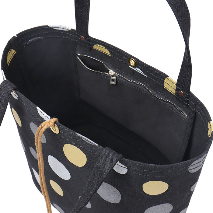 Inner pocket with a zipper