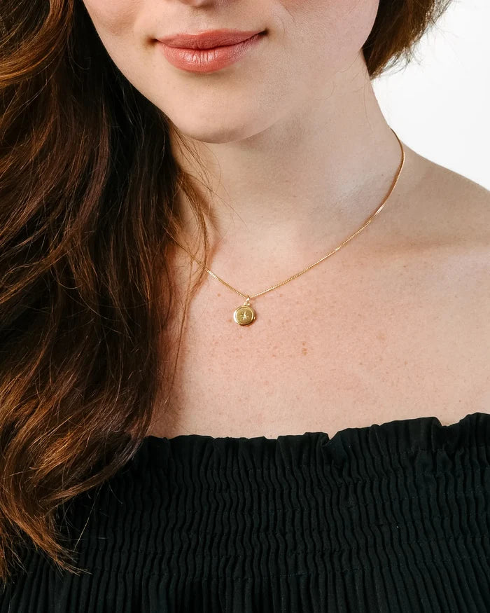 Women's Luxury Gold Fine Curb Chain Necklace with Parrot Clasp