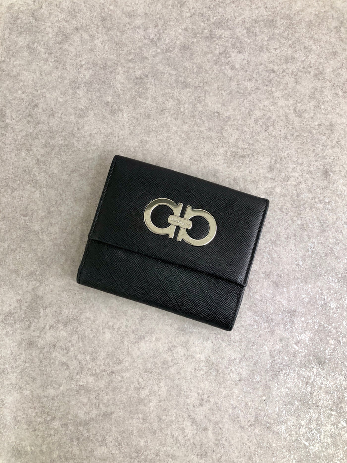 Salvatore Ferragamo Gancini Folded Wallet Black Vintage t57f3r