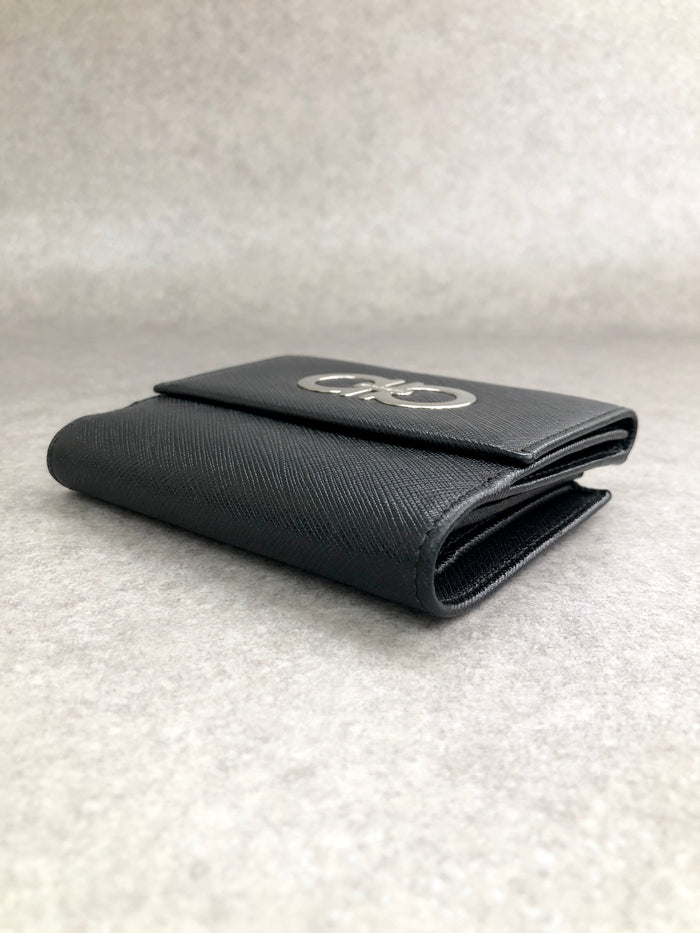 Salvatore Ferragamo Gancini Folded Wallet Black Vintage t57f3r