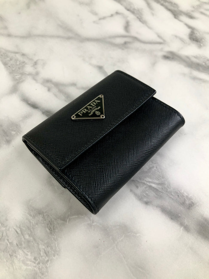 PRADA Triangle Logo  Saffiano Leather  Black Vintage yh2cer