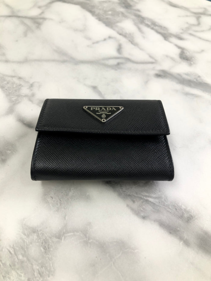 PRADA Triangle Logo  Saffiano Leather  Black Vintage yh2cer